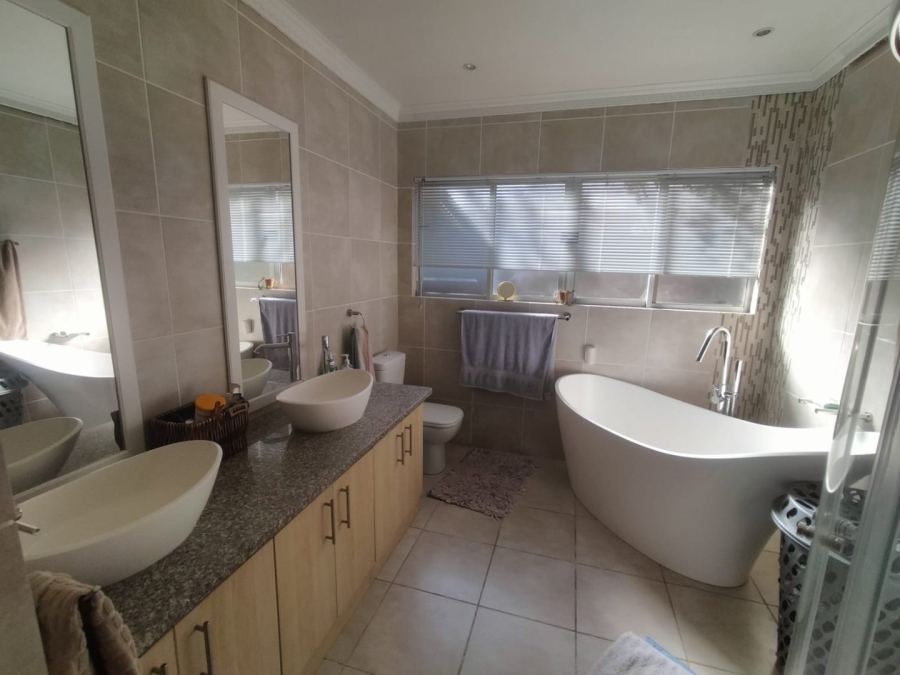 4 Bedroom Property for Sale in Pentagon Park Free State